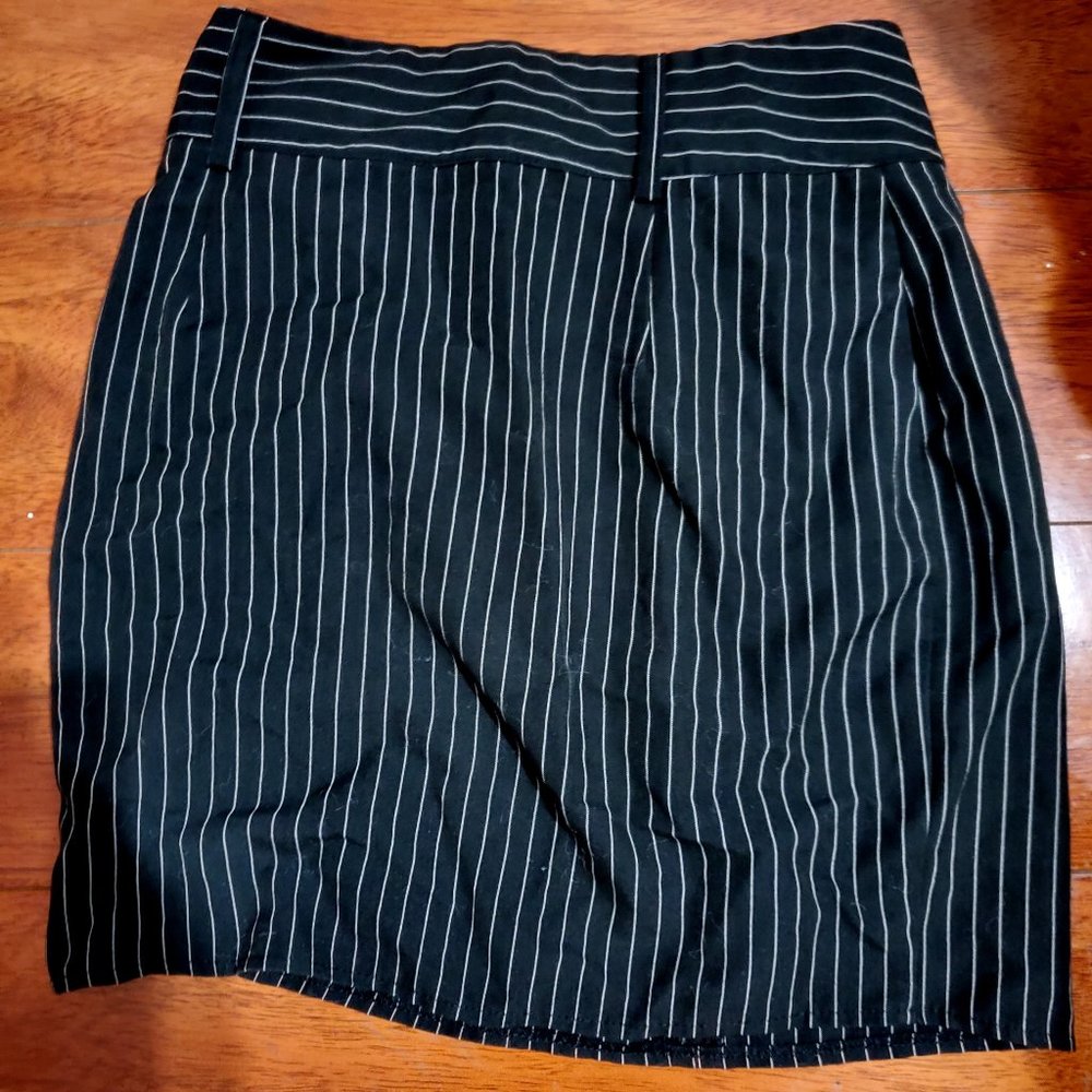 Black & White pin striped mini skirt